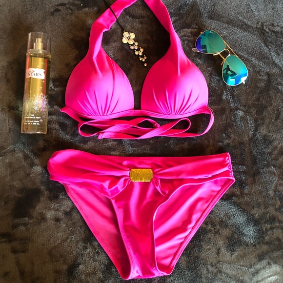 Hot pink bikini - Picture 1 of 2